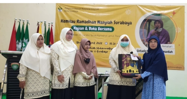 PDNA Surabaya gelar Kajian Ramadhan serta berbagi bingkisan berkah Ramadhan (Reza Rachmatika/PWMU.CO)