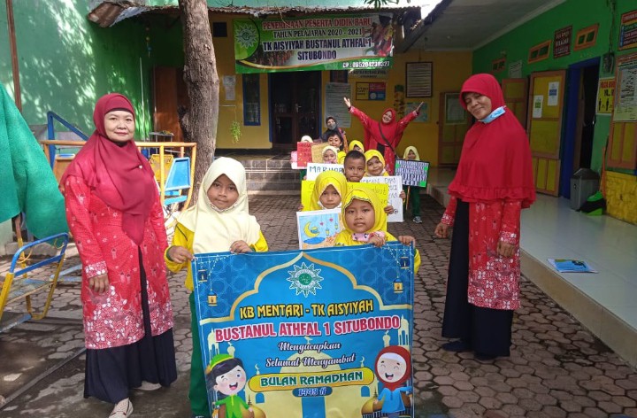 Ajak Siswa TK Bahagia Sambut Ramadhan dengan Pawai Tarhib, liputan kontributor PWMU.CO Situbondo Pandu Anom Nayaka.