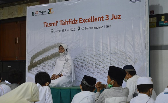 Tasmik Tahfidh Excellent SD Mugeb, jadikan hafal al-Quran sebagai budaya. Liputan Novelia Nur Anggraeni, kontributor PWMU.CO Gresik.