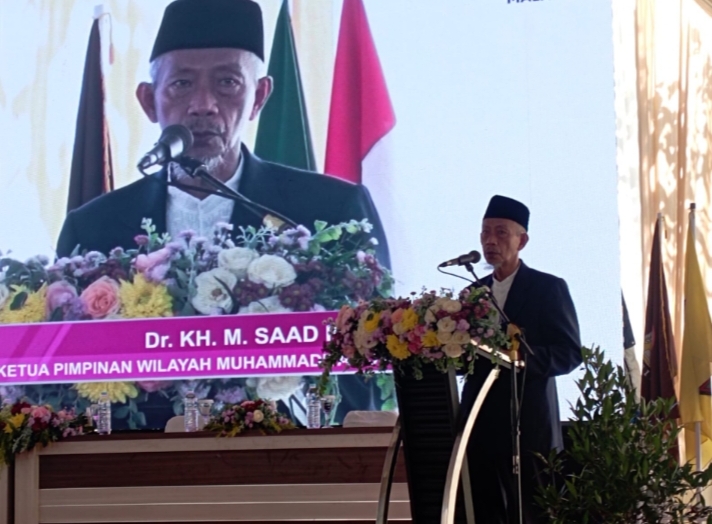 Pesan Ketua PWM Jatim Dr KH Saad Ibrahim MA kepada lulusan SMK Mutu Gondanglegi disampaikan saat memberi selamat dan penghargaan pada wisudawan berprestasi (Amin/PWMU.CO)