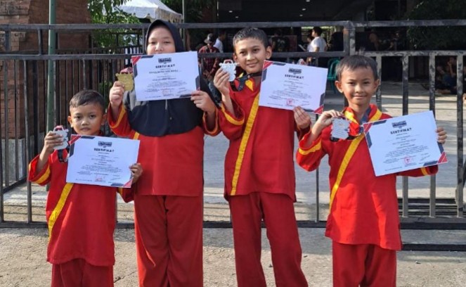 MIM Perante Boyong Empat Juara Tapak Suci di Madiun, liputan kontributor PWMU.CO Kabupaten Situbondo Asiyah Jamil.