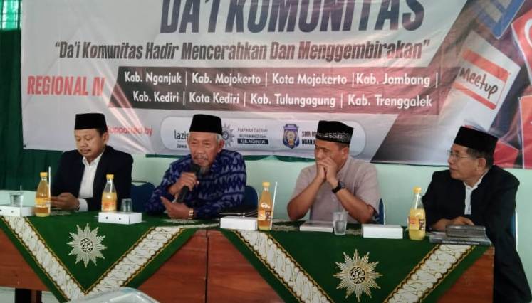 Ketua PWM Jatim Saad Ibrahim membuka Bimtek Dai LDK di Nagjuk. (Anam/PWMU.CO)