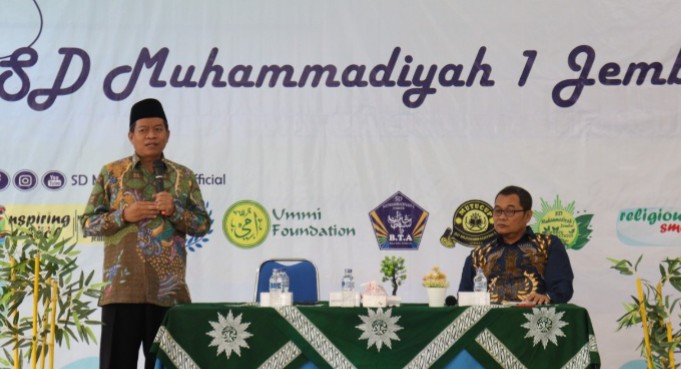 Kepala Sekolah Wajib Miliki Tiga Kriteria Ini, liputan kontributor PWMU. CO Kabupaten Jember Wulidatul Aminah.