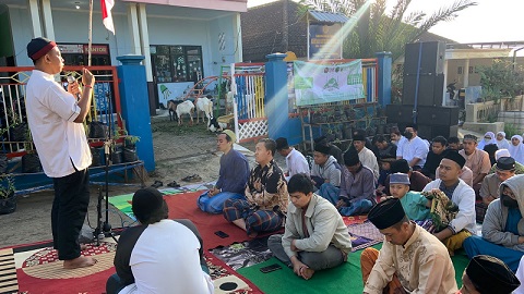 Tebar Kurban yang digelar IMM Tamaddun berlangsung di desa binaan Muhammadiyah. Liputan Nabila Aprilia dan M Renald, kontributor PWMU.CO.