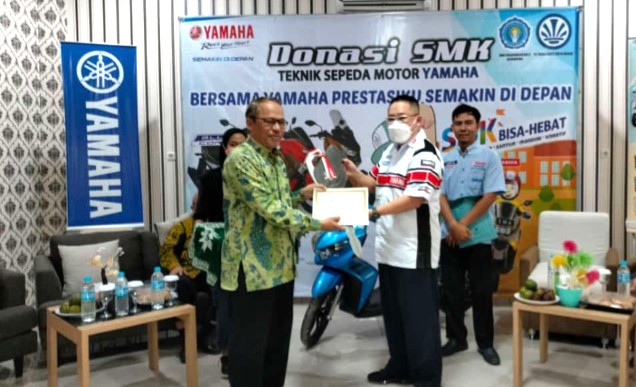 Yamaha Donasi Motor Soul City untuk Praktik SMK Models, liputan kontributor PWMU.CO Kabupaten Banyuwangi Fela Layyin.