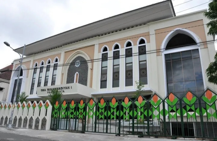 Gedung SMA Muhi Yogyakarta. SMA Muhi akan menggelar Seminar Guru BK, Kamis (15/9/2022) secara gratis (Yusron Ardi Darmawan/PWMU.CO)
