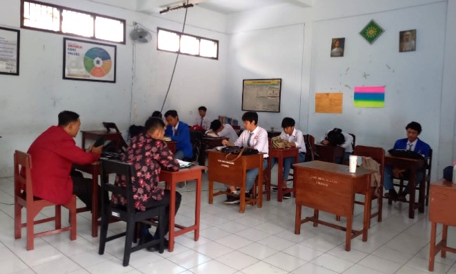 Smamsa Malang awali pagi dengan membaca dan hafalan al-Quran. Hal ini seperti terlihat di salah satu kelas di SMA Muhammadiyah 1 Malang, Kota Malang Jawa Timur, Selasa (4/10/2022).