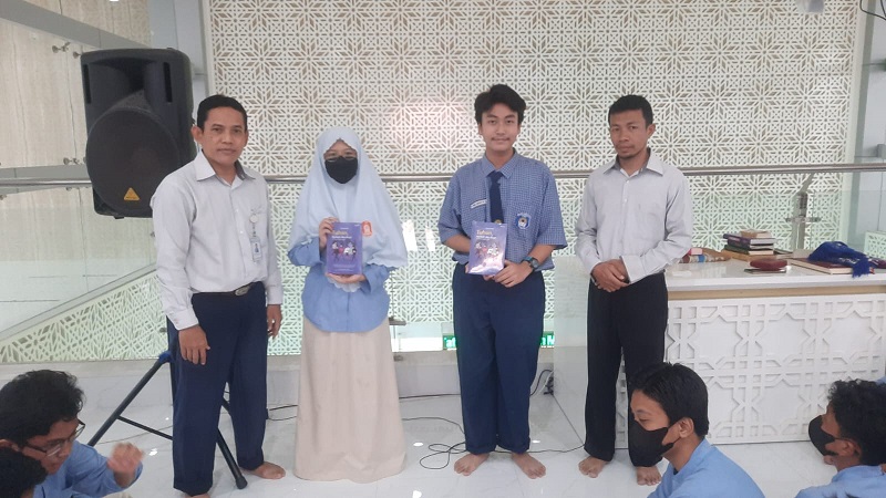 Kultumnya Terbaik Dua Siswa Spemdalas Mendapat Hadiah Pwmu Co Girimu