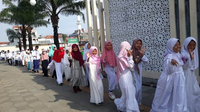 Pawai Isra Mikraj SD-MI Muhammadiyah 1 Kota Pasuruan.