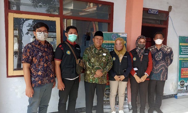 Ambulans RSU Muhammadiyah Bandung Kawal Musyda Tulungagung, liputan kontributor PWMU.CO Kabupaten Tulungagung Hendra Pornama.