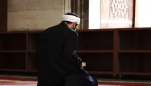 Khotbah Jumat: Menguatkan Keikhlasan dan Kesabaran untuk Menggapai Kemuliaan
