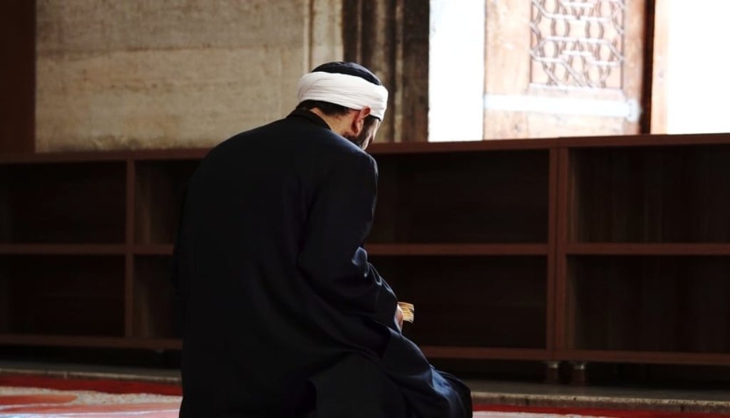 Khotbah Jumat: Menguatkan Keikhlasan dan Kesabaran untuk Menggapai Kemuliaan