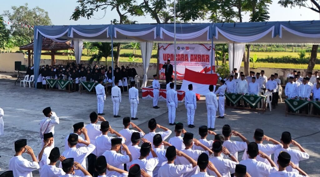 Perdana Tampil, Paskibra Al Mizan Bikin Haru di Upacara Akbar