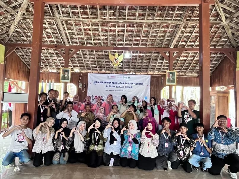 Kolaborasi untuk Sawahan Lebih Sehat, Mahasiswa KKN UM Surabaya Gelar Penyuluhan, Cek Kesehatan, dan Pasar Gratis