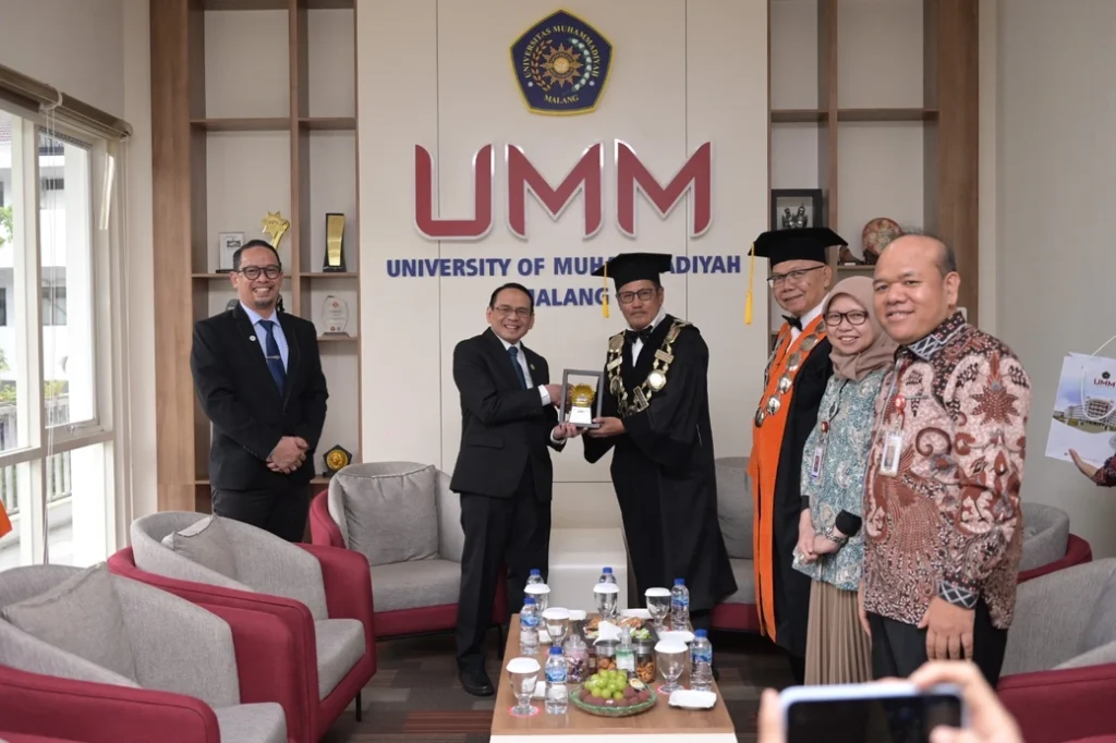 Pesan OJK untuk Wisudawan UMM: Berdayakan UMKM lewat Pembiayaan Digital