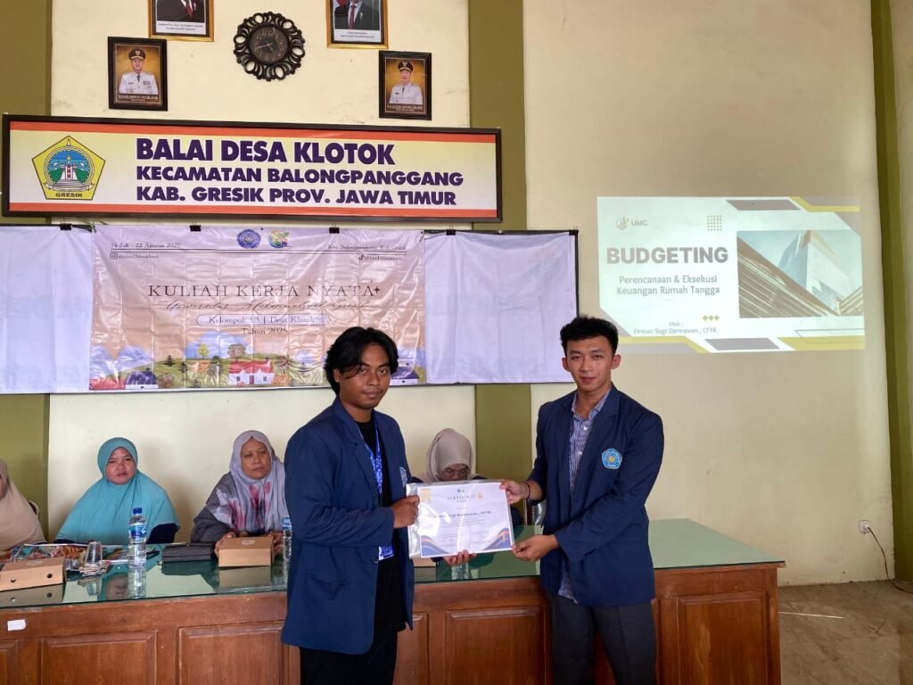 KKN UMG: Ibu-Ibu PKK Klotok Antusias Belajar Kelola Keuangan Rumah Tangga