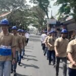 Guru SMK Muda Genteng Ikuti Lomba Gerak Jalan Umum Tingkat Kecamatan