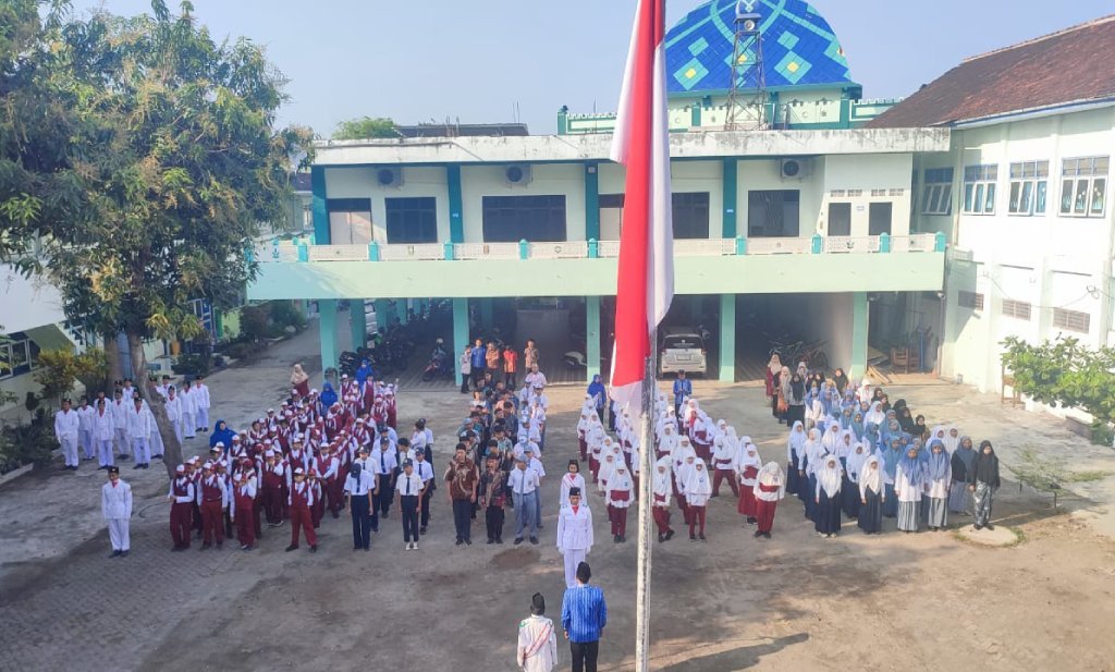 Peringati HUT ke-80 RI, Murid SMP Muhammadiyah 1 Blitar Dapat Pesan Kebangsaan