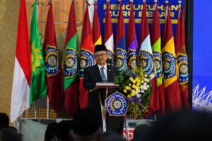 Abdul Mu’ti Menyulap Pengukuhan Prof Sukadiono Jadi Panggung Tawa
