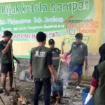 Solusi Kreatif Atasi Sampah Plastik, KKN UM Surabaya Ciptakan Eco Paving