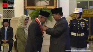 Haedar Nashir dan Abdul Mu’ti Raih Bintang Mahaputra Utama