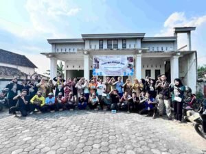 Mahasiswa KKN UM Surabaya Gandeng Penyuluh Pertanian, Edukasi Petani Desa Sawahan Lawan Hama Tikus