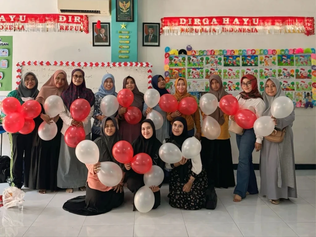 HUT ke-80 RI, SD Aisyiyah 1 Nganjuk Hadirkan Semangat Merah Putih Lewat Lomba Hias Kelas