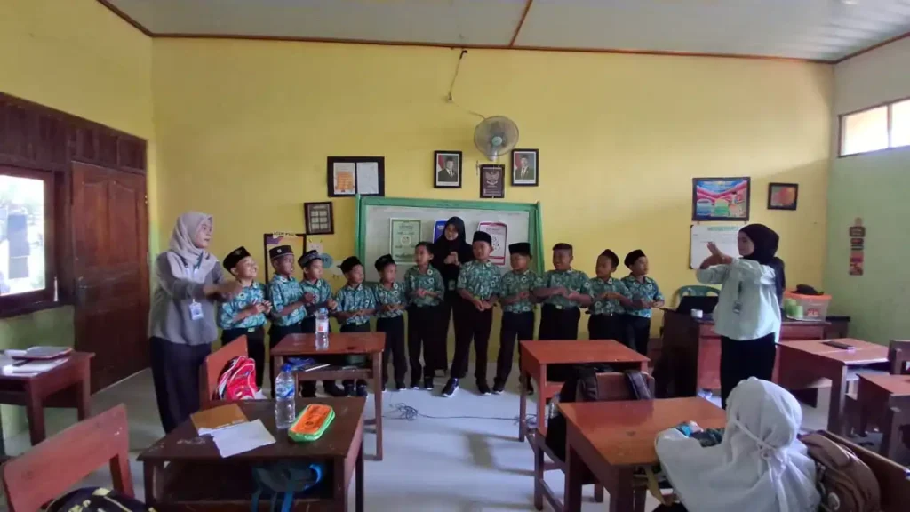 Ajak Siswa Hidup Sehat, Mahasiswa Keperawatan UMG Berikan Edukasi Isi Piringku dan Cuci Tangan