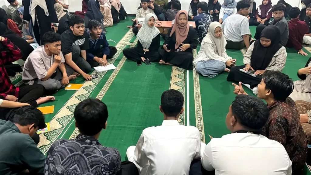 Tumbuhkan Karakter Islami, Mahasiswa PKL PAI UMM Dampingi MABIT SMK Muhammadiyah 2 Kota Malang