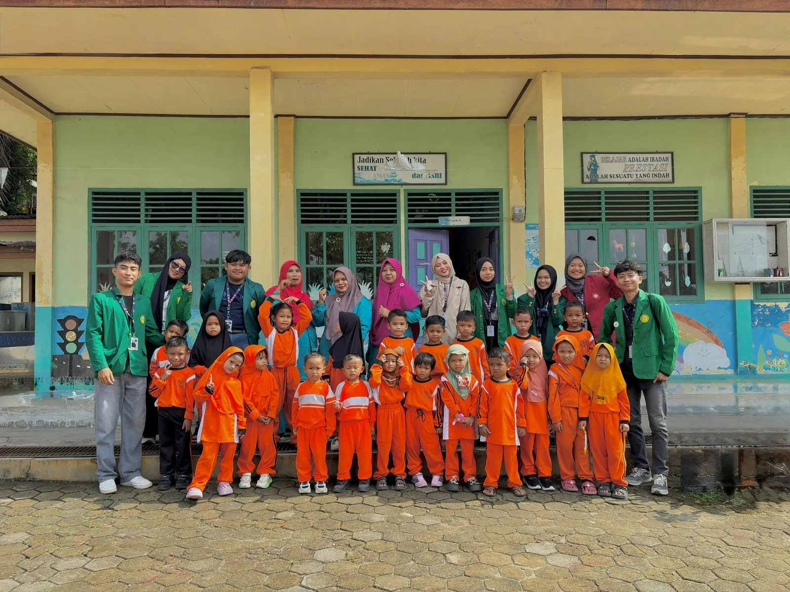 Edukasi Sentuhan Aman: KKNMAs UMRI di Desa Kerinci Kanan Tanamkan Perlindungan Diri pada Anak TK