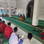 Mahasiswa KKN UMSurabaya Hidupkan Semangat Islam Berkemajuan dan Peduli Kesehatan Lansia di PCM Gayungan