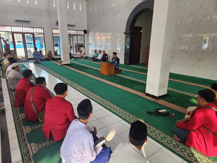 Mahasiswa KKN UMSurabaya Hidupkan Semangat Islam Berkemajuan dan Peduli Kesehatan Lansia di PCM Gayungan