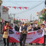 Dari Batik, kebaya hingga “Tikus Makan Uang Rakyat”: Kirab Kemerdekaan di SMP Muhammadiyah 7 Surabaya