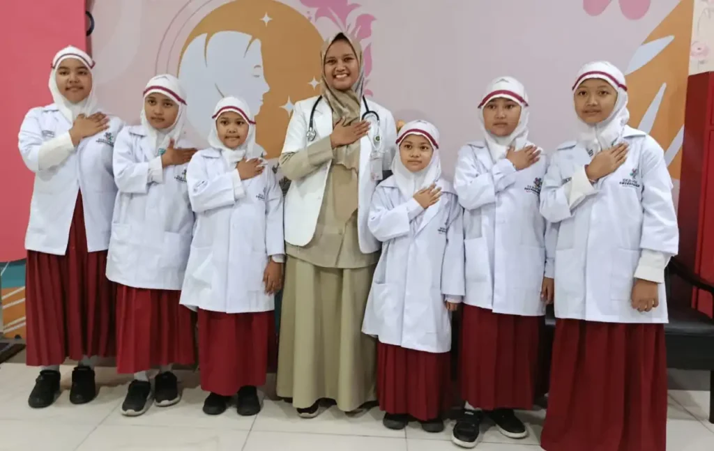 RS Islam Aminah Blitar Sambut SD Aisyiyah Jatinom dalam Program Dokter Cilik