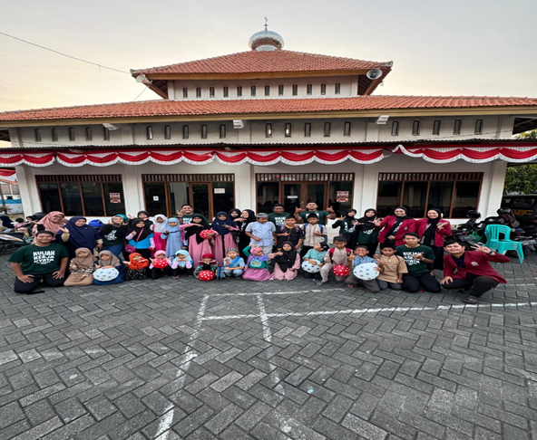 Serunya Mahasiswa KKN UMSurabaya Rayakan Lomba 17 Agustus Bersama Santri TPA PCR Gayungan