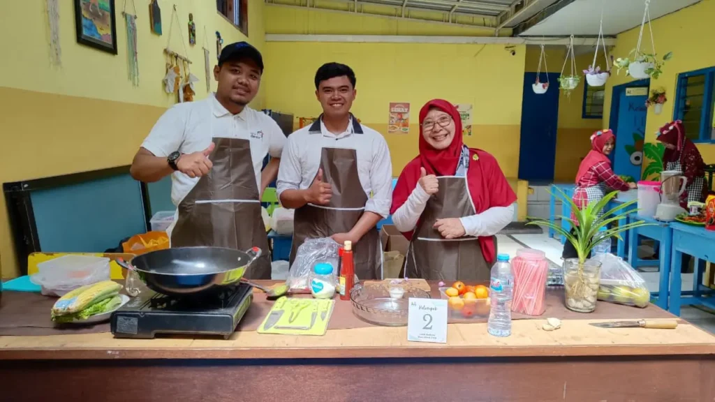 Lomba Guru Memasak Meriahkan Penutupan HUT ke-80 RI di SD Muri Gresik