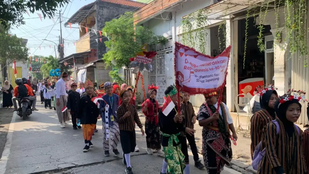 Semarak Pawai Kemerdekaan SD Mumtaz: Wujud Kebersamaan dan Cinta Tanah Air