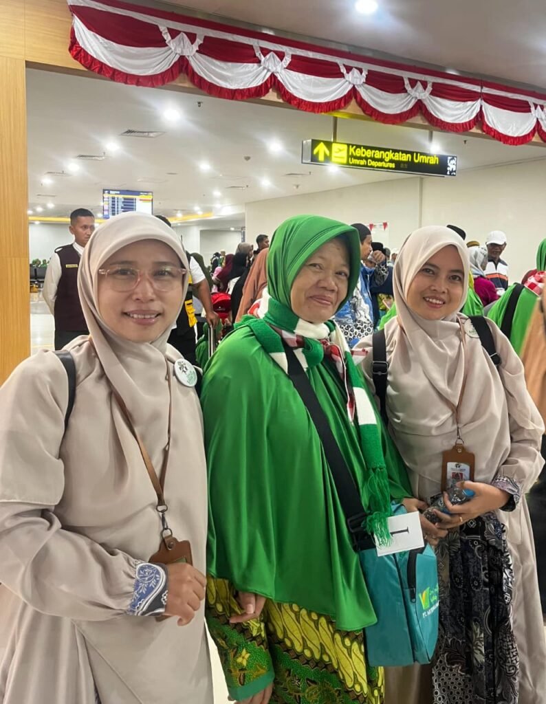 Mengabdi 29 Tahun, Guru SD Muhammadiyah 24 Surabaya Raih Penghargaan Umroh