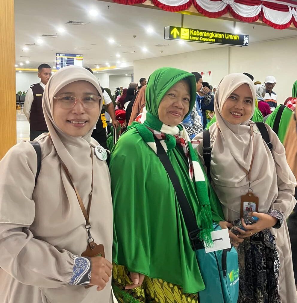 Mengabdi 29 Tahun, Guru SD Muhammadiyah 24 Surabaya Raih Penghargaan Umroh