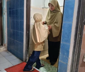 SD Mugres Ajarkan Praktik Thaharah bagi Murid Kelas 1