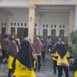 Mengikuti Senam Bersama Mahasiswa KKN UM Surabaya di Desa Kedungpari