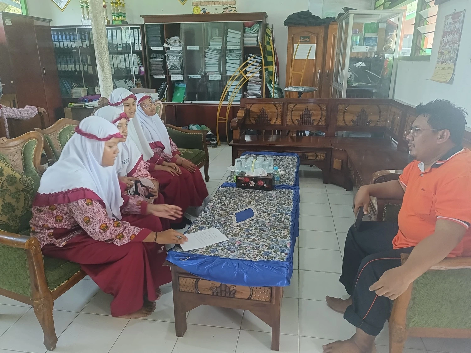 Wartawan Cilik SD Muhammadiyah 1 Ngadiluwih Liput Kisah Kepemimpinan dan Inspirasi Mengajar