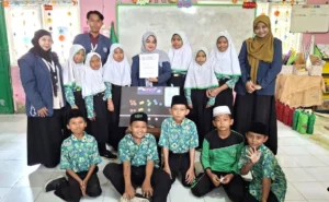 Inovatif! Mahasiswa KKN UMG Kenalkan Media Ajar OPICA di MI Islamiyah Desa Ganggang