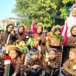 Usung Nuansa Adat Empat Daerah, Siswa TK ABA 38 Kota Baru Driyorejo Meriahkan Karnaval