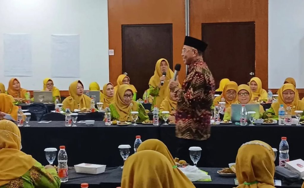 Dikukuhkan Jadi Guru Besar UM Surabaya, Ini Profil Lengkap Prof. Sukadiono 