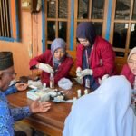 Mahasiswa KKN UMSurabaya Kelompok 25 Adakan Pemeriksaan Kesehatan Gratis Lansia