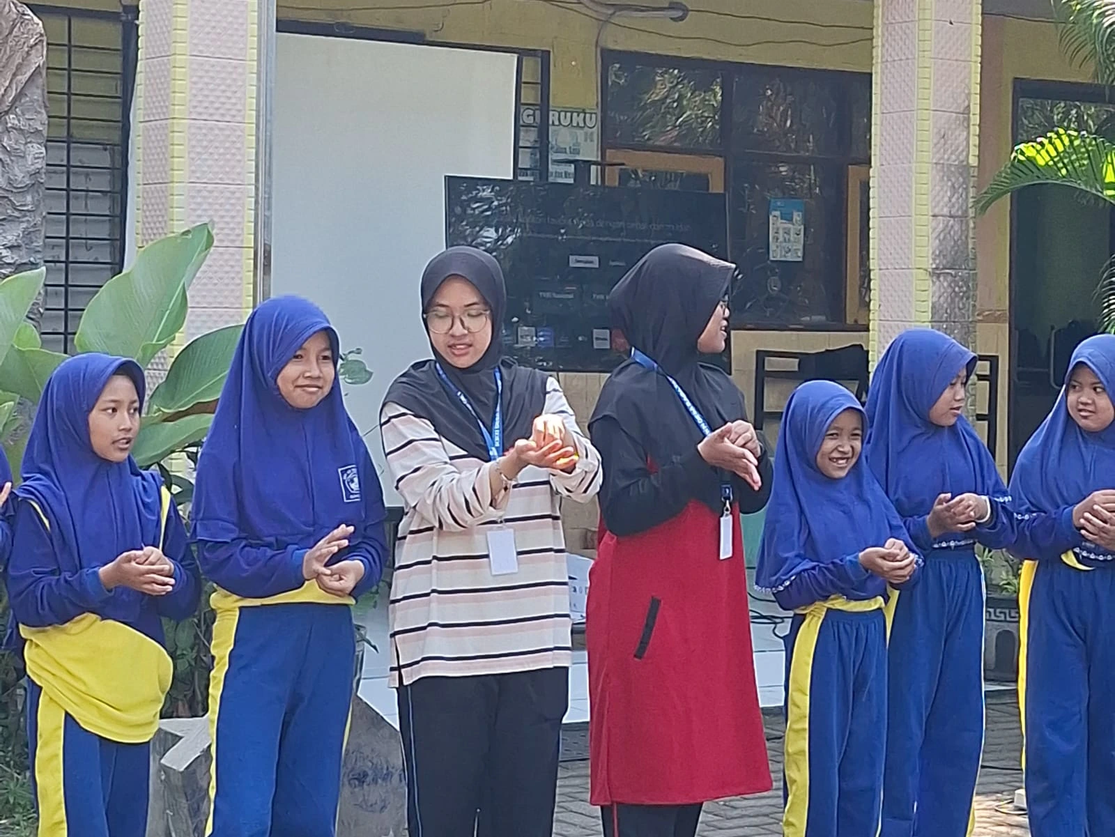 Mahasiswa Keperawatan KKN UMG Gelar Penyuluhan Cuci Tangan di SDN 118 Gresik