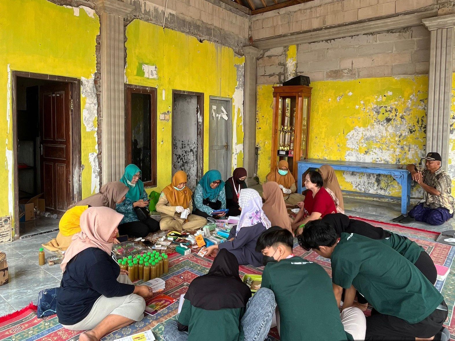Penyuluhan Kesehatan untuk Deteksi Penyakit Lansia oleh Mahasiswa KKN UM Surabaya