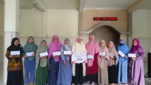 Peduli Pendidikan, PCNA Glagah Salurkan Beasiswa Mentari sebagai Kado Kemerdekaan