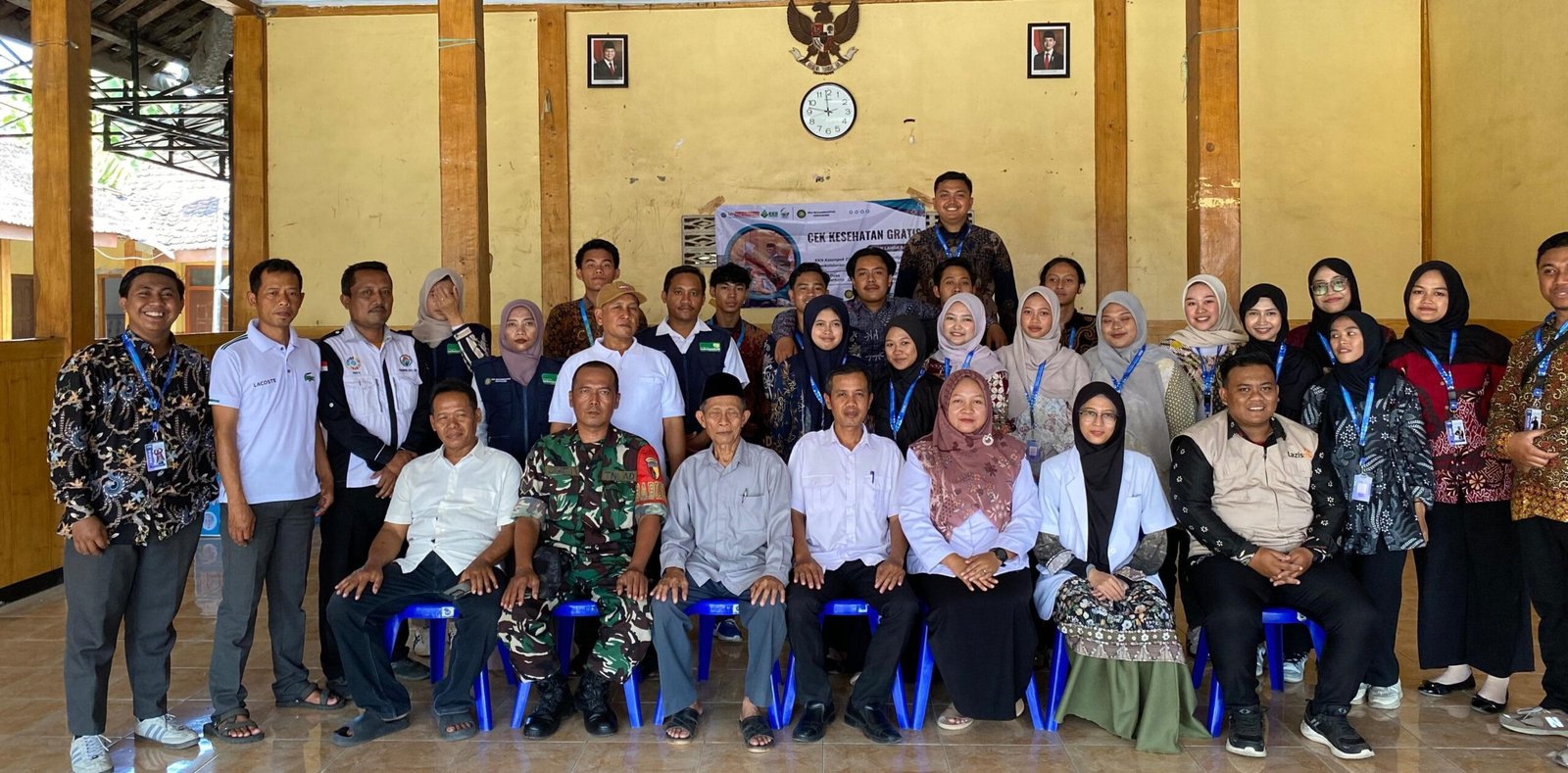 Tingkatkan Kesadaran Masyarakat, KKN UM Surabaya Adakan Cek Kesehatan Gratis di Desa Sumbersono